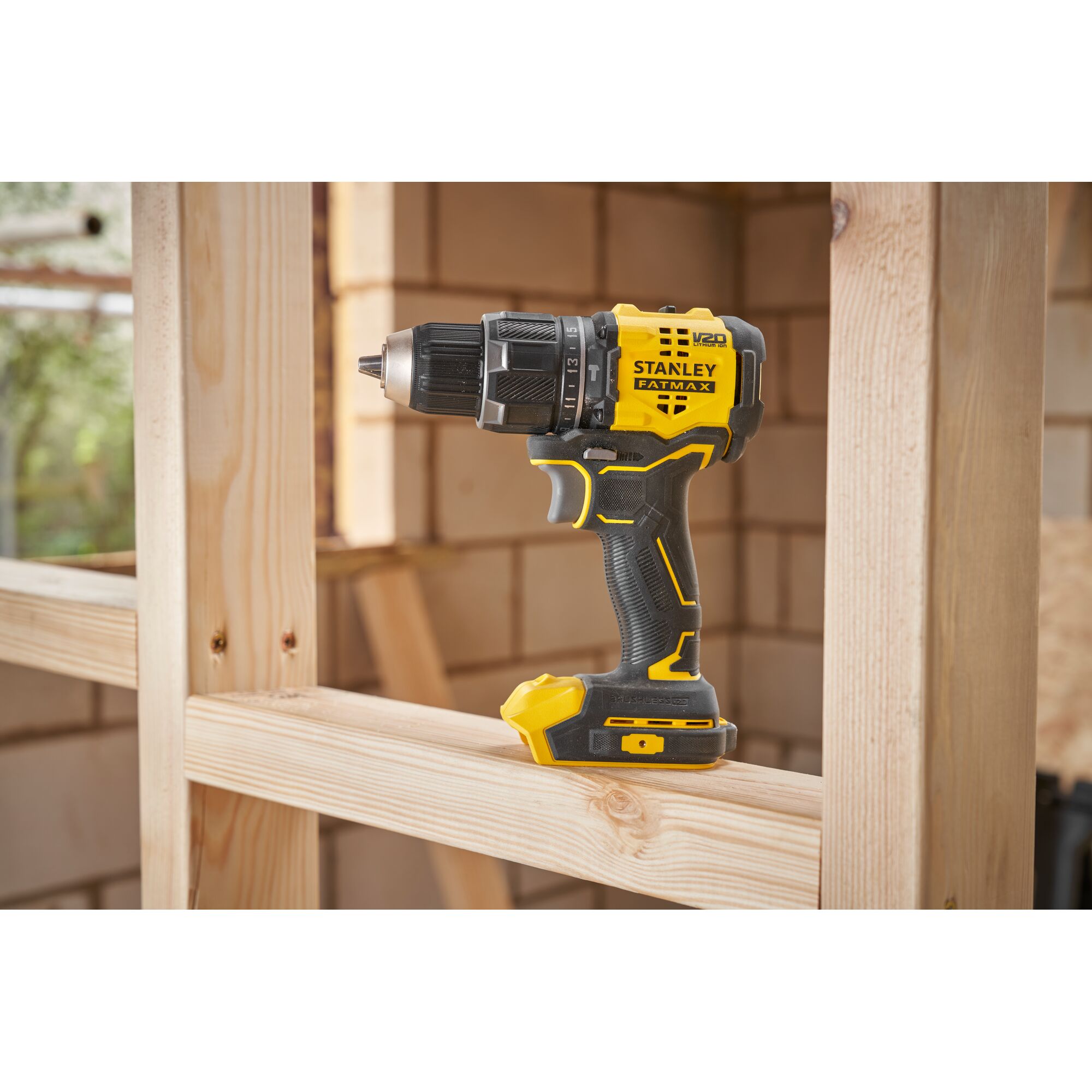 Taladro Percutor Stanley Brushless 18V sin batería Amarillo / Negro-4