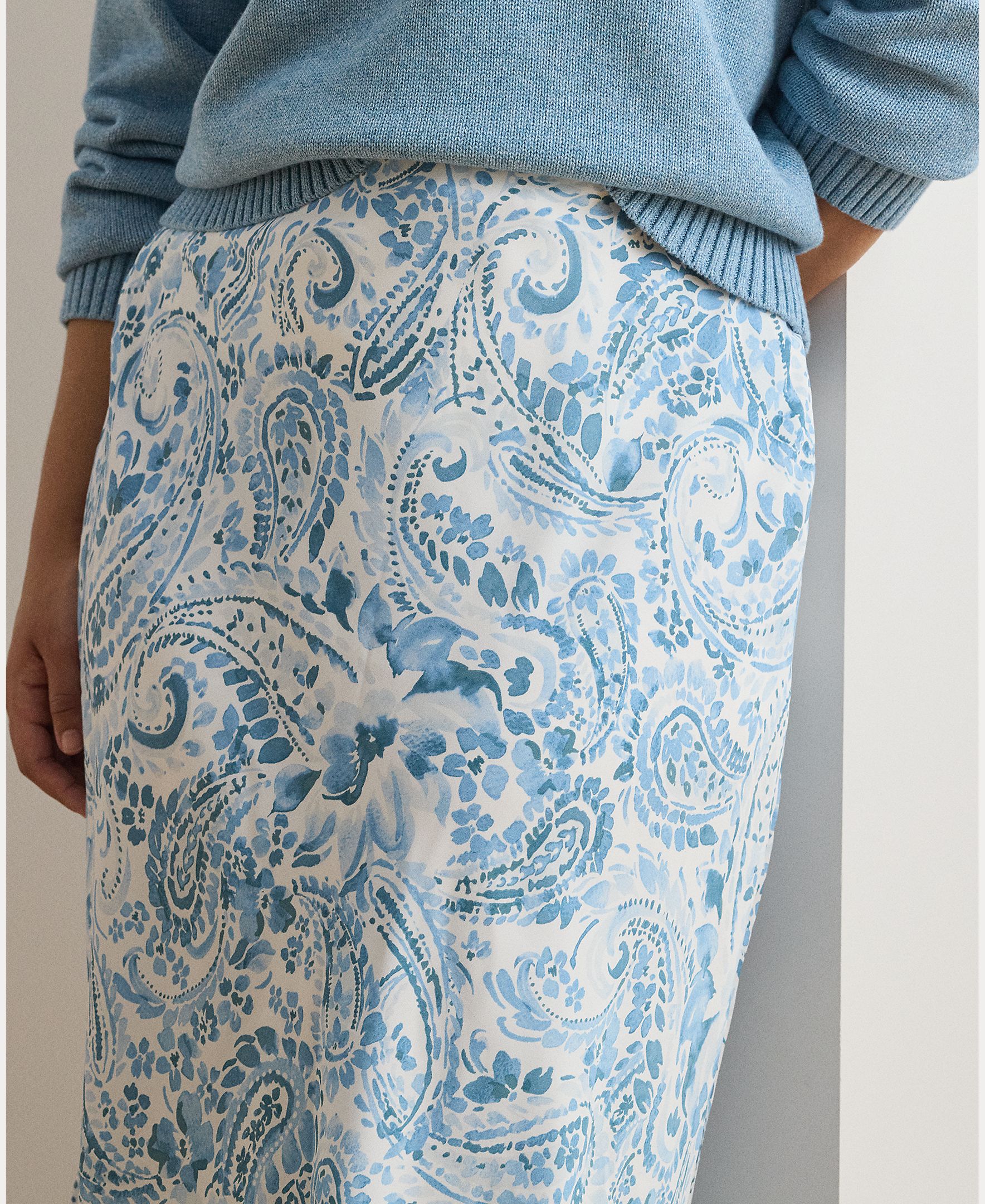 Saia Midi com Queda Fluída e Estampado Multicolor-4