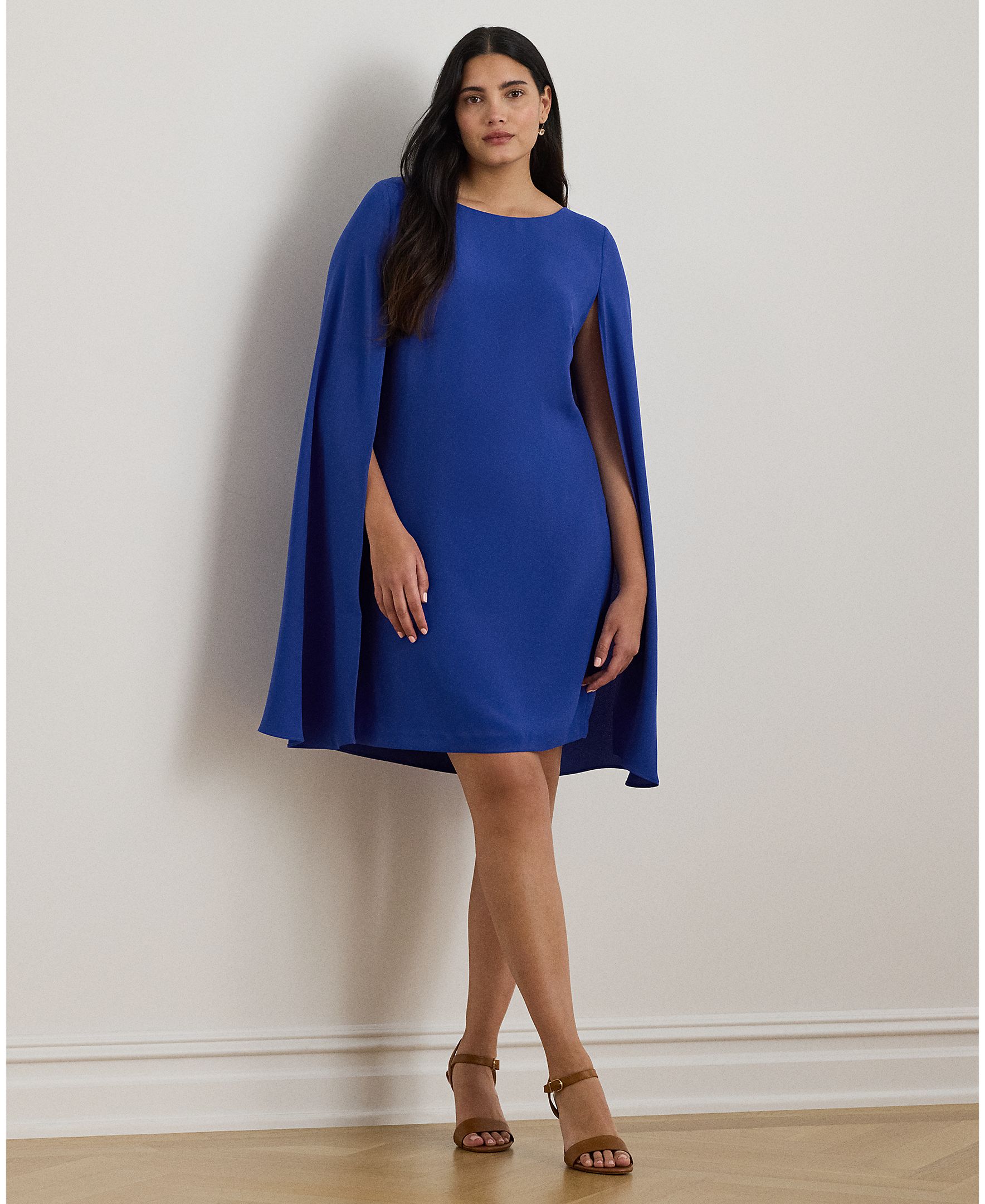 Imagem 0 de Vestido de Cocktail Tamanhos Grandes com Capa