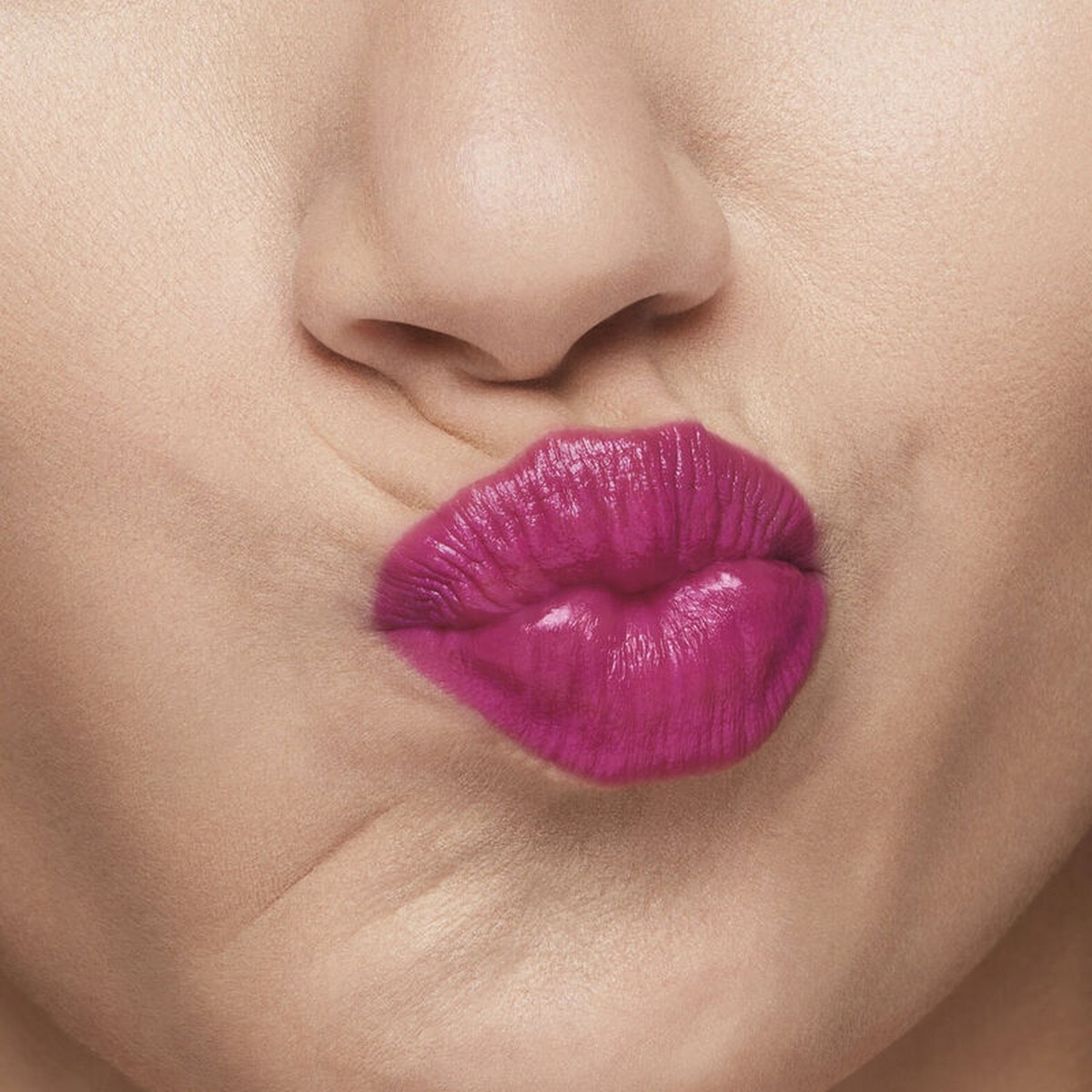 Batom TechnoSatin Gel Lipstick - 1,6 ml 422 - Fuchsia Flux-4