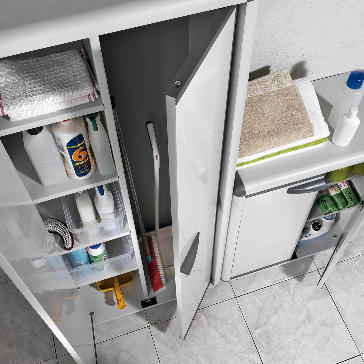 Armario Alto PVC 2 Puertas y 4 Baldas + Escobero Easypro Gris-3