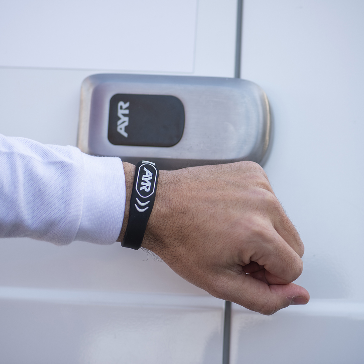 Serrure Intelligente V-LOCK NFC Pour Véhicules Utilitaires Et Caravanes - Sans Clé, Avec Autoverrouillage