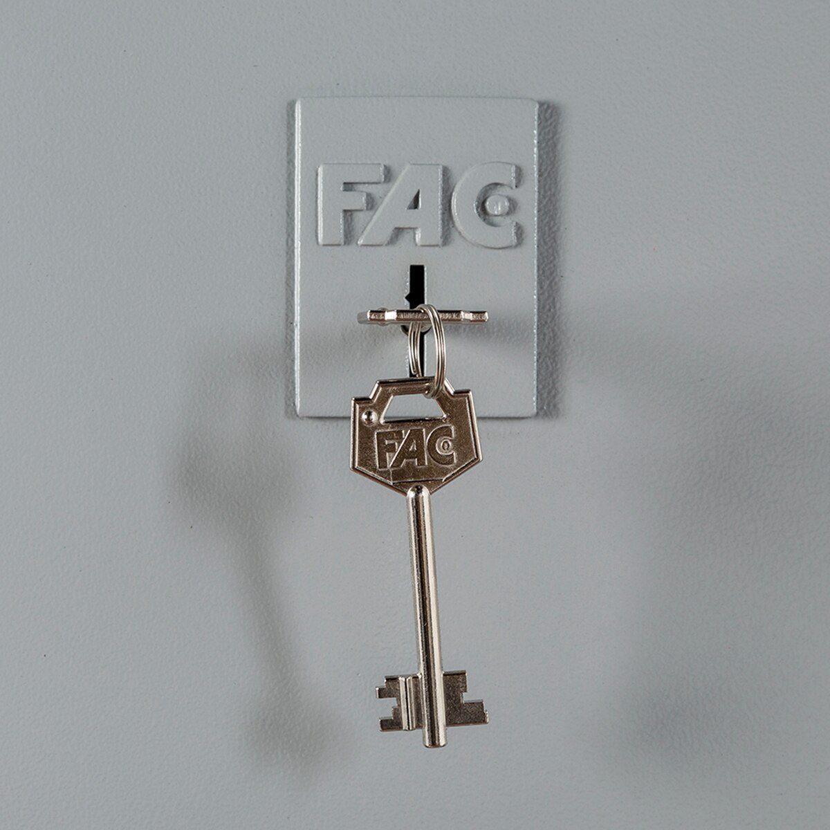 Caja Fuerte de Empotrar a Pared 102-ILL con Sistema Integral Gris-3