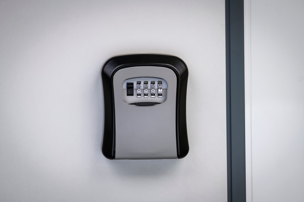 Caja Almacenamiento Llaves con Combinación Negro-3