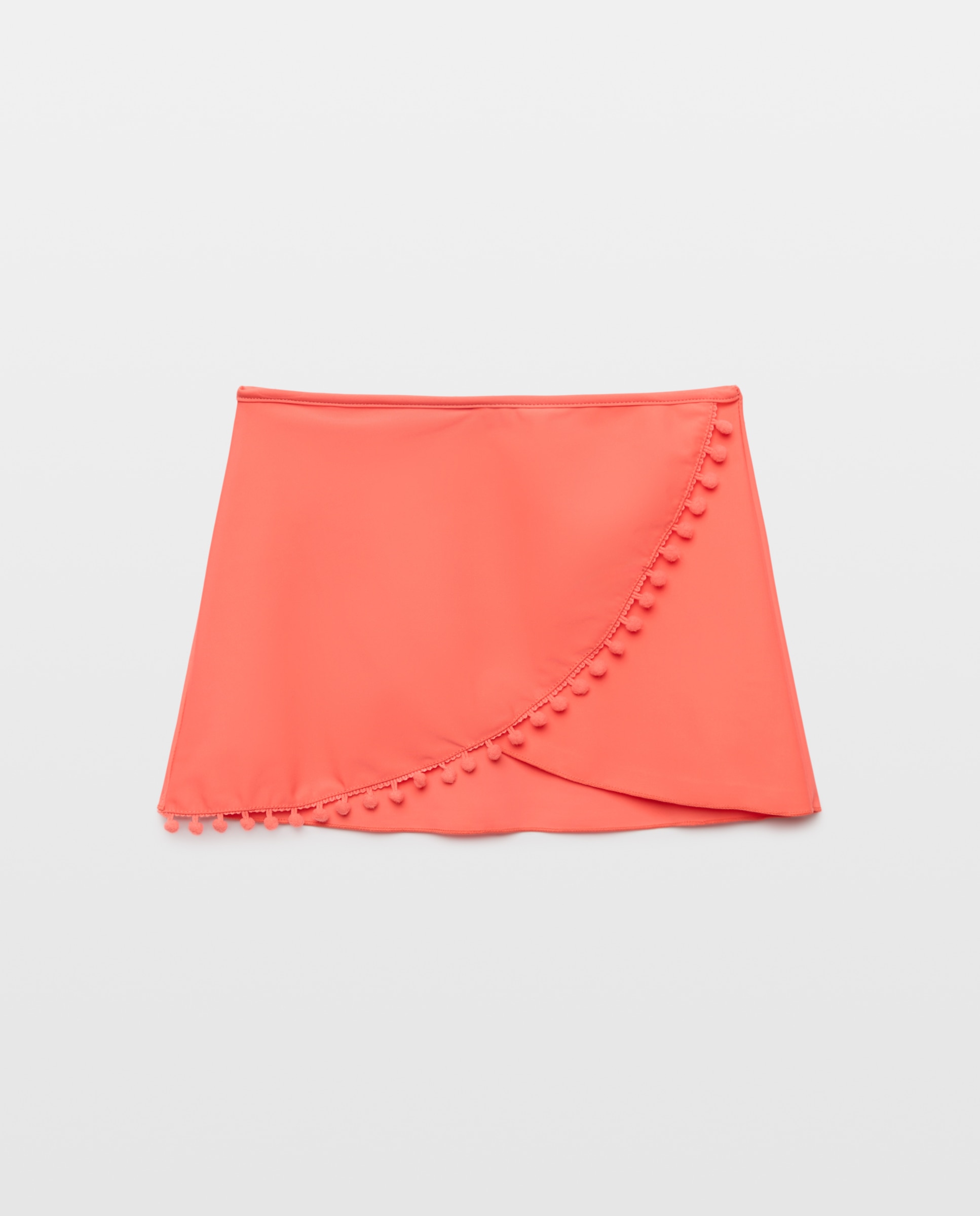 Imagem 0 de Páreo Tipo Saia com Bolinhas