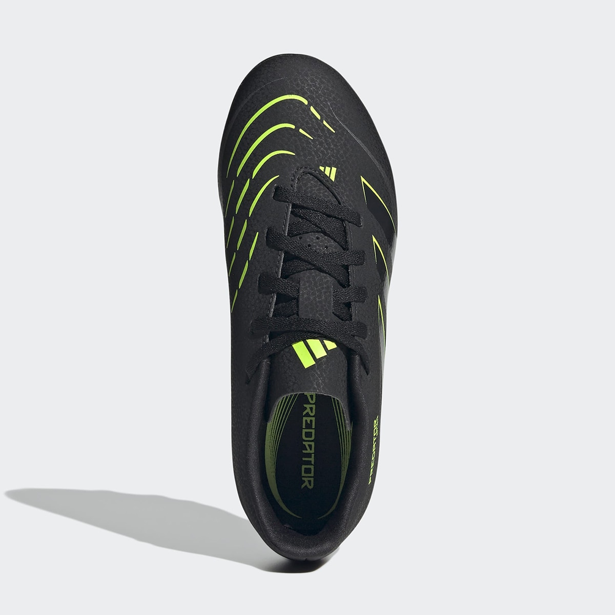 Botas De Futbol Niño Predator Club Fg/Mg J Adidas Negro · El Corte
