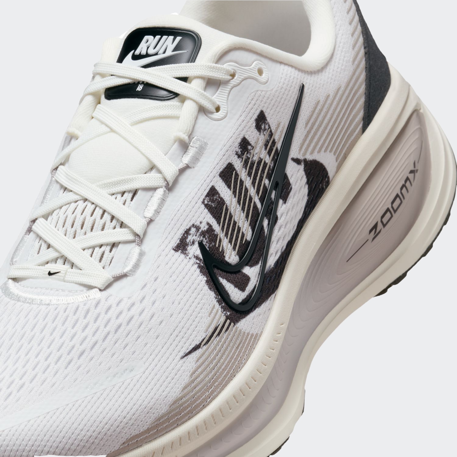 Sapatilhas de Running de Homem Vomero 18 Run Brancos-9