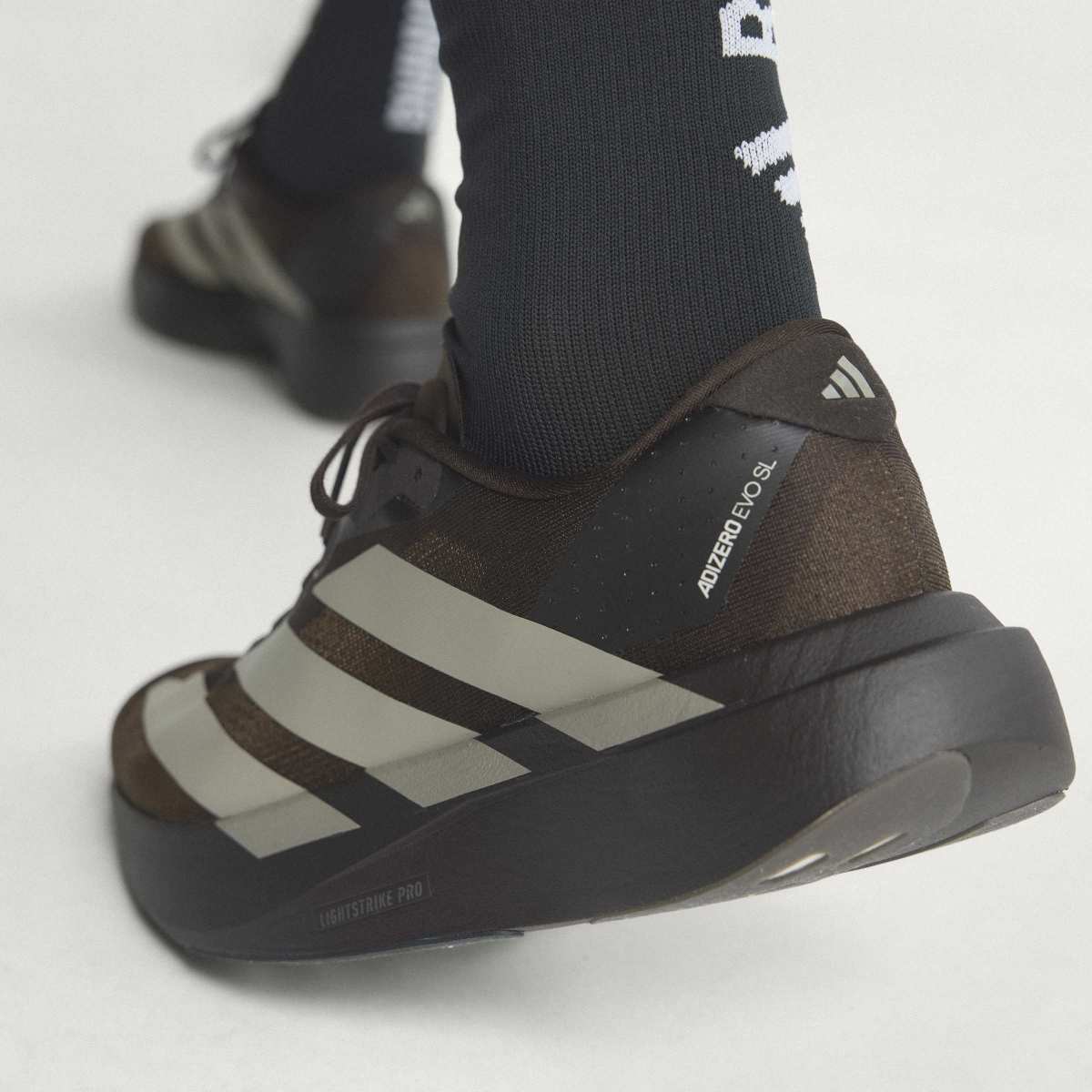 Sapatilhas de Homem Adizero Evo Sl Castanho-21