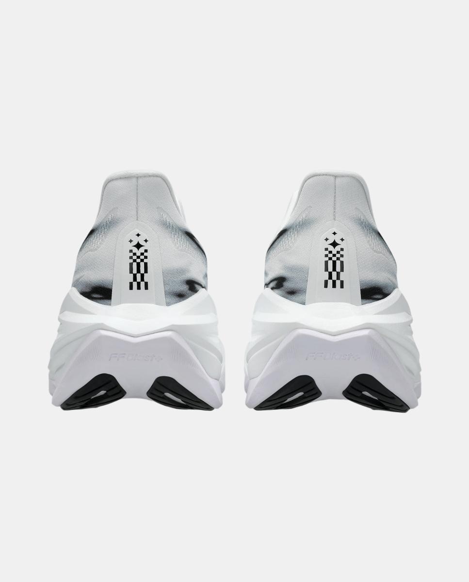Zapatillas Running unisex SUPERBLAST 3 ASICS Blanco / Negro · El