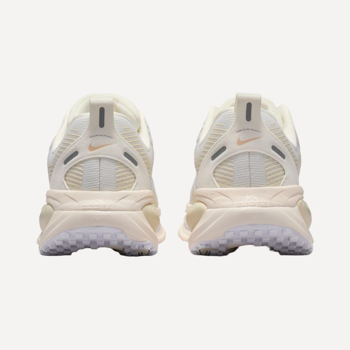 Sapatilhas de Running de Mulher W Vomero 18 ESS Branco-2
