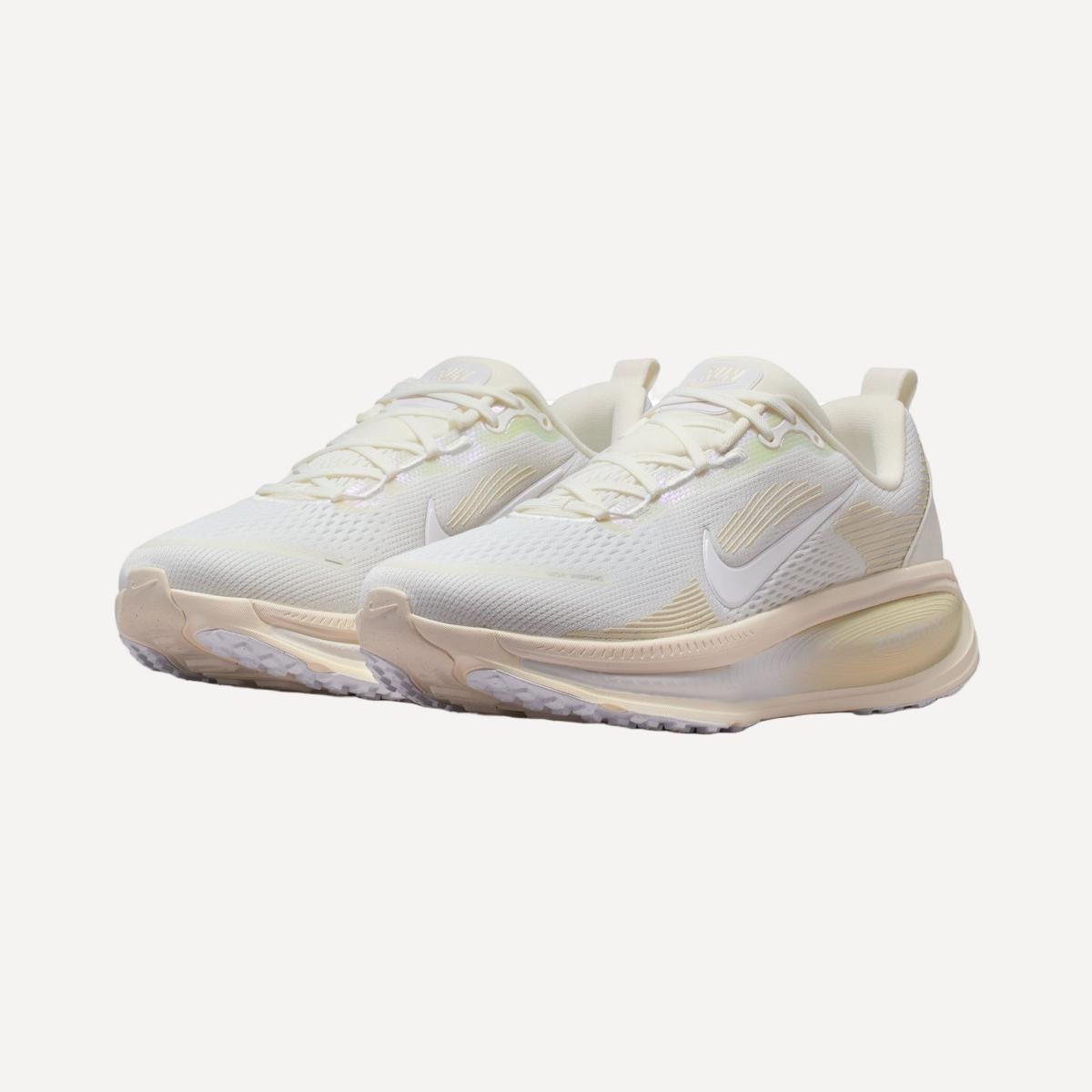 Sapatilhas de Running de Mulher W Vomero 18 ESS Branco-3