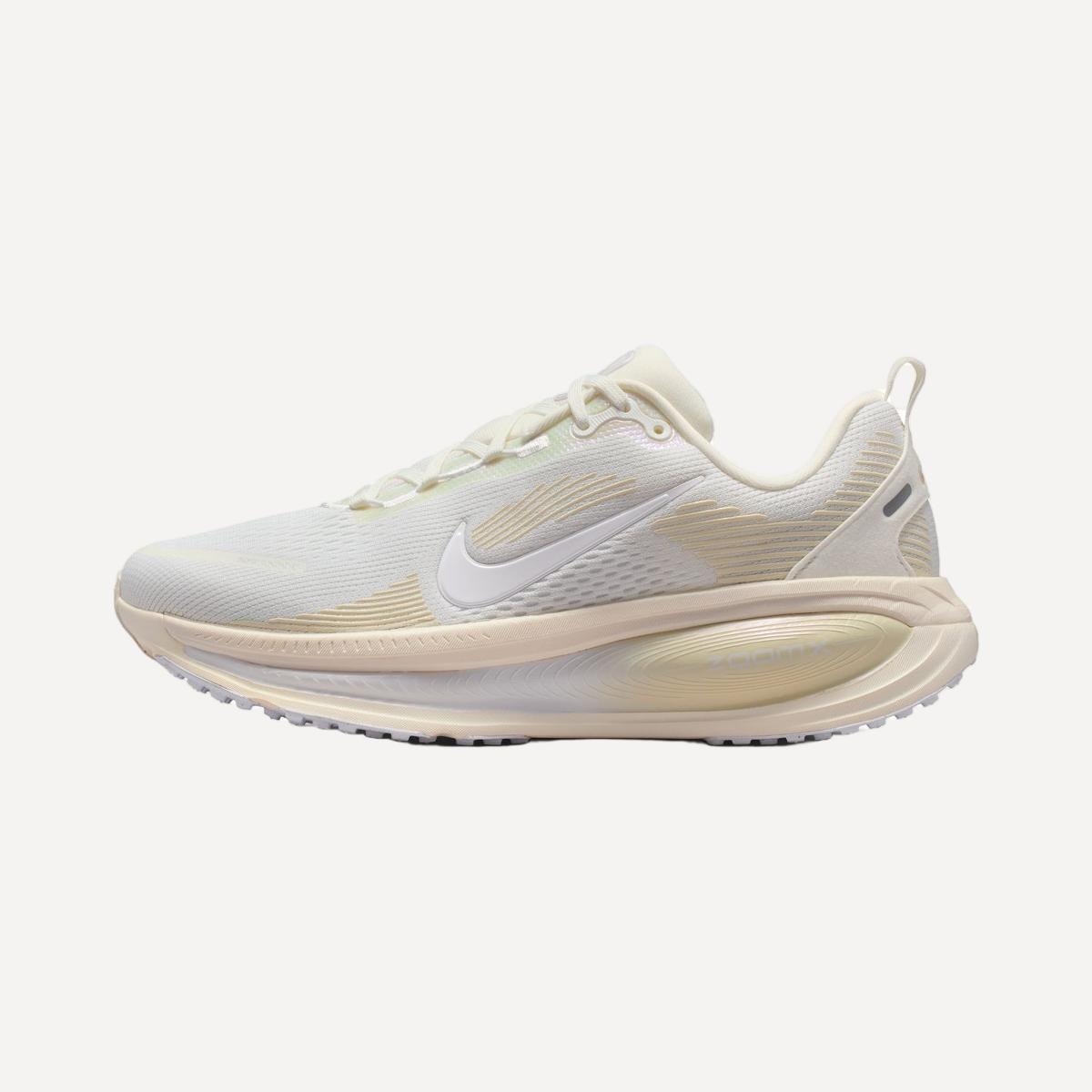 Sapatilhas de Running de Mulher W Vomero 18 ESS Branco-5