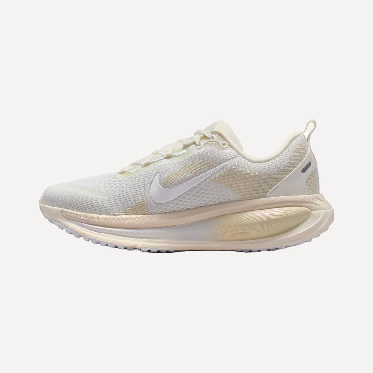 Sapatilhas de Running de Mulher W Vomero 18 ESS Branco-6