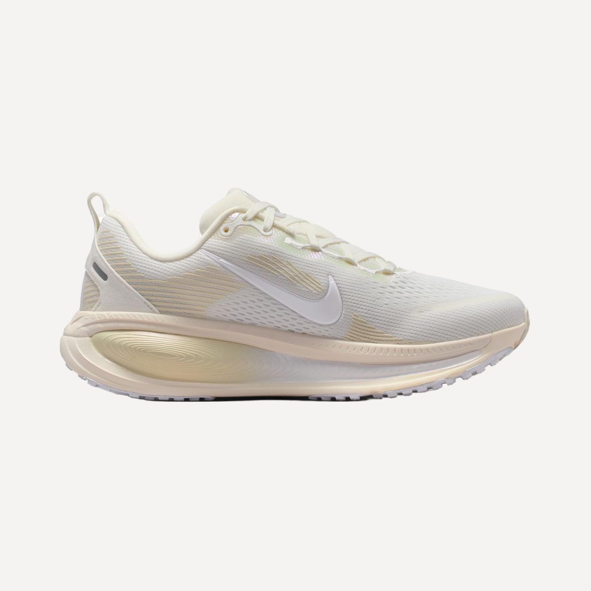 Sapatilhas de Running de Mulher W Vomero 18 ESS Branco-7
