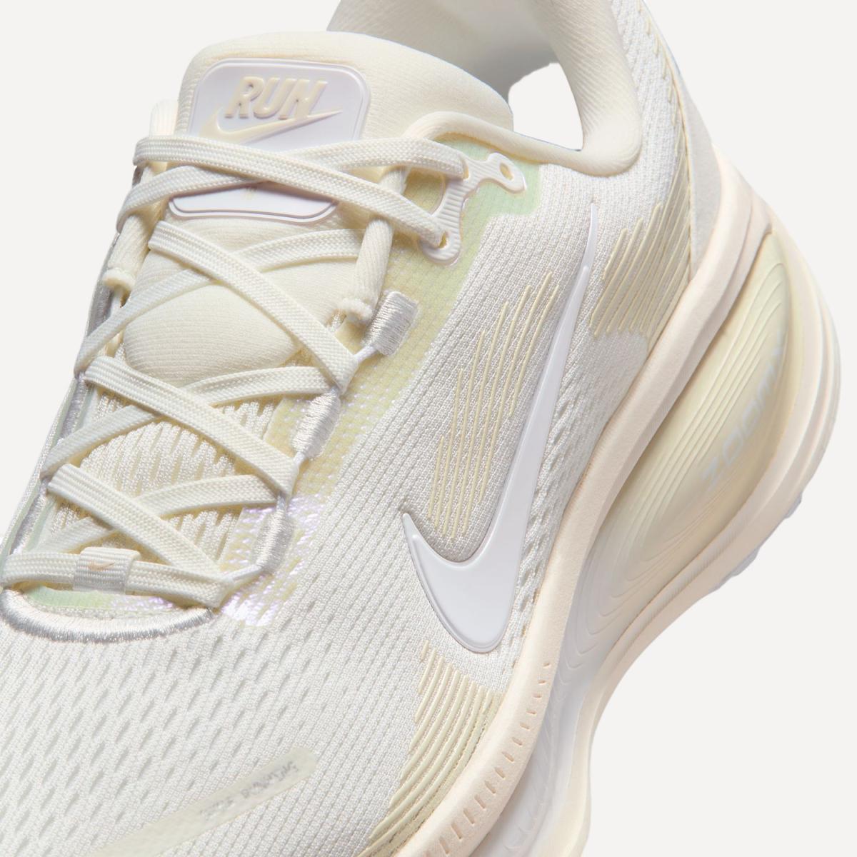 Sapatilhas de Running de Mulher W Vomero 18 ESS Branco-10