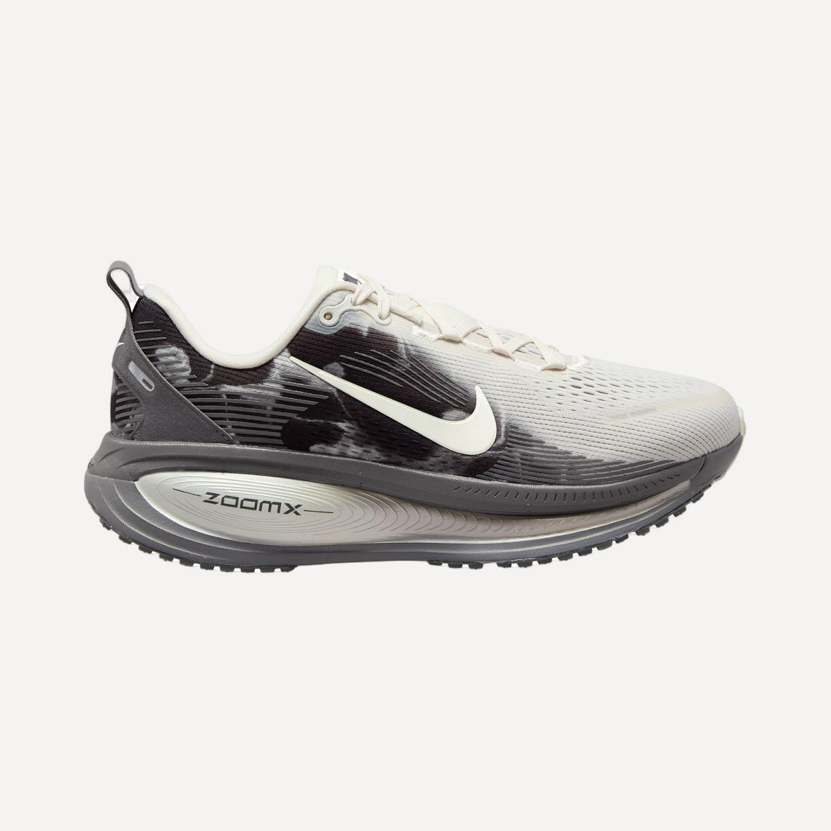 Sapatilhas de Running de Mulher W Vomero 18 SE Preto-1