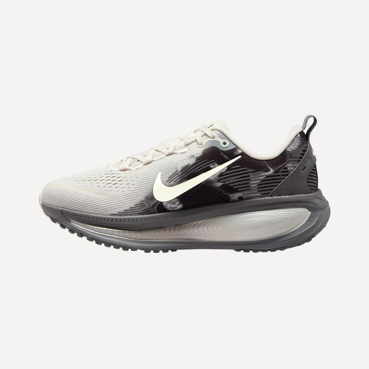 Sapatilhas de Running de Mulher W Vomero 18 SE Preto-2
