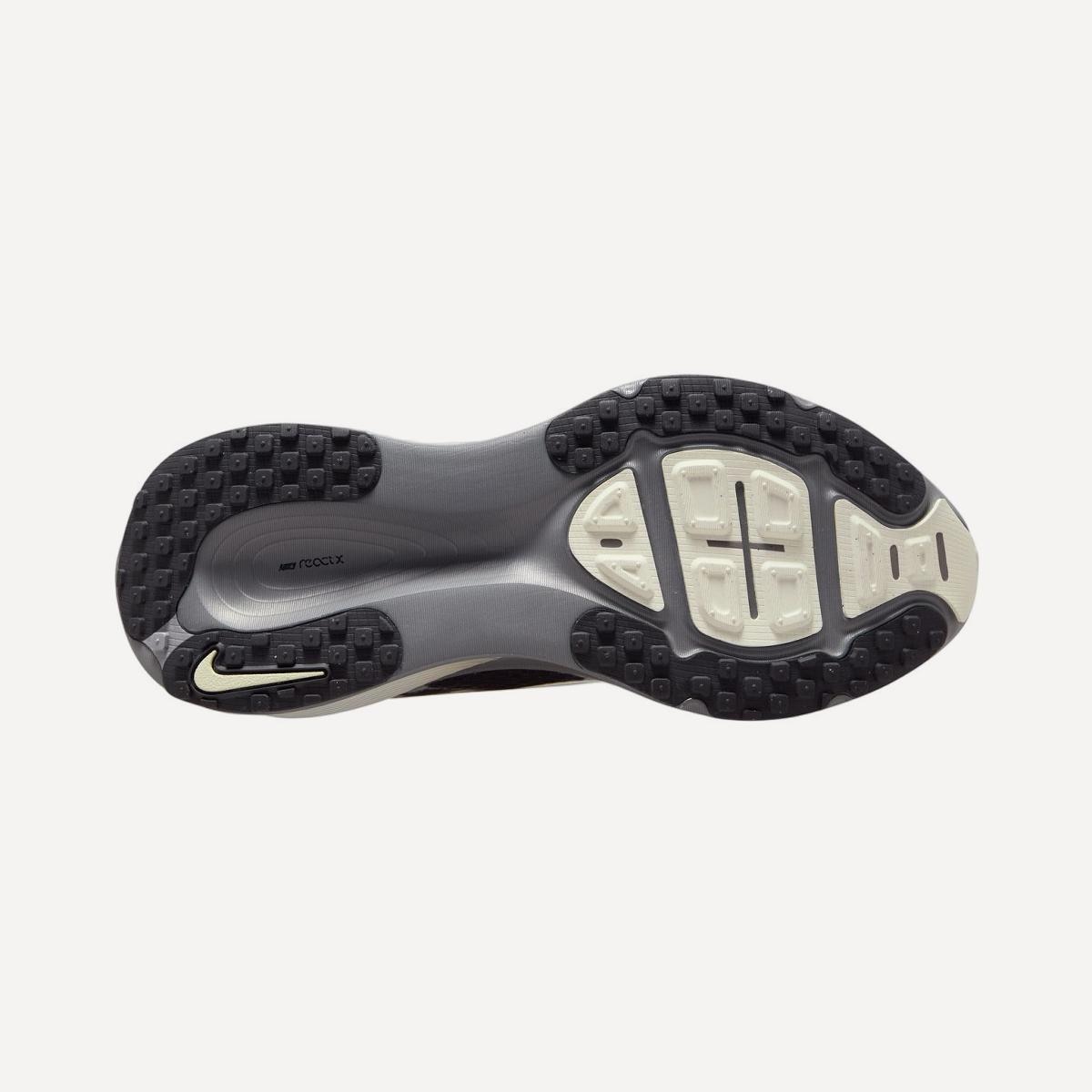 Sapatilhas de Running de Mulher W Vomero 18 SE Preto-4