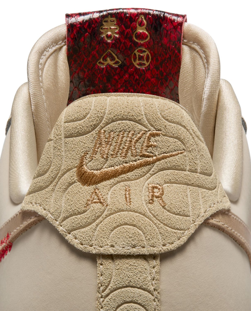 Sapatilhas Air Force 1 de Mulher Ouro-8