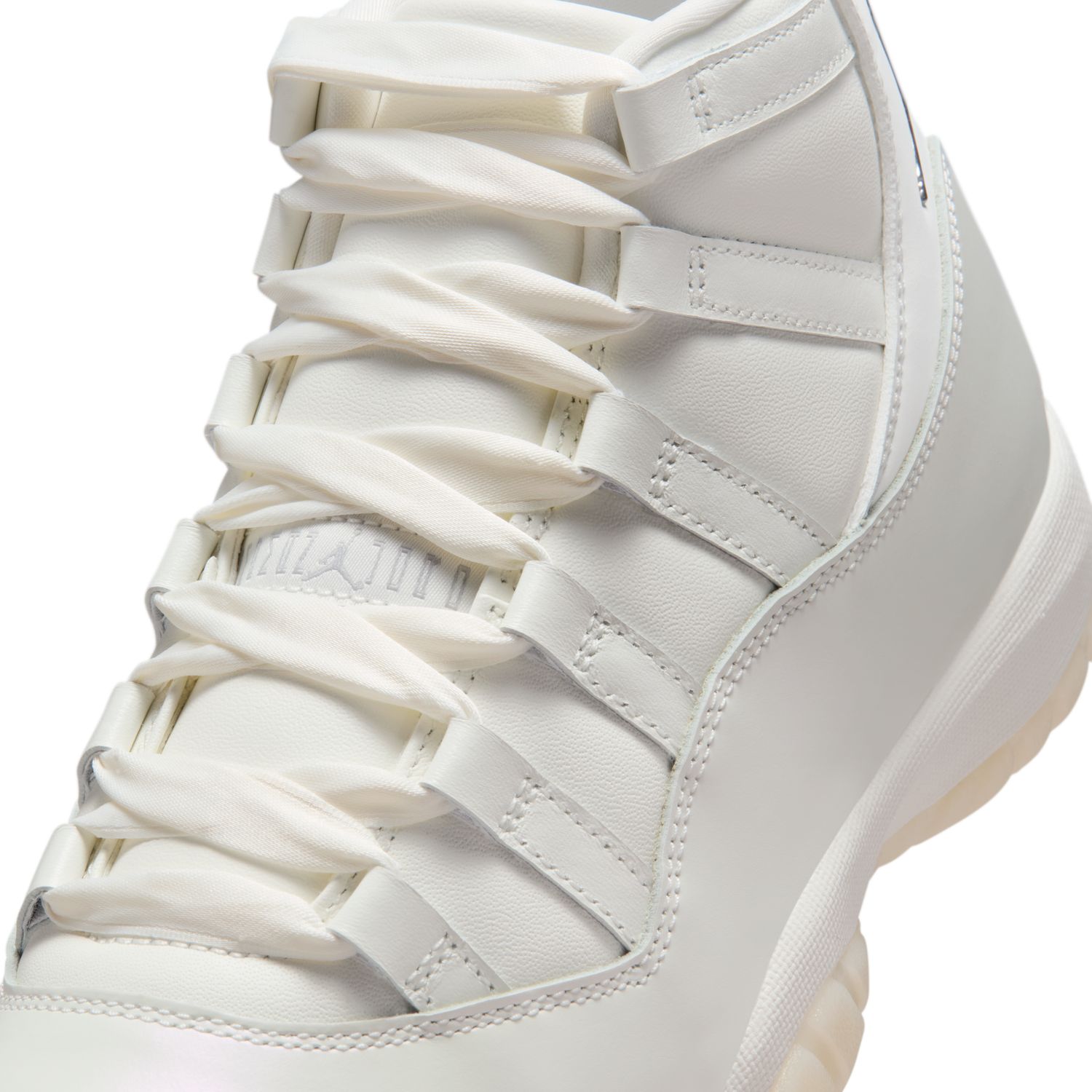 Sapatilhas Casual de Mulher WMNS Air Jordan 11 RETRO Branco-9