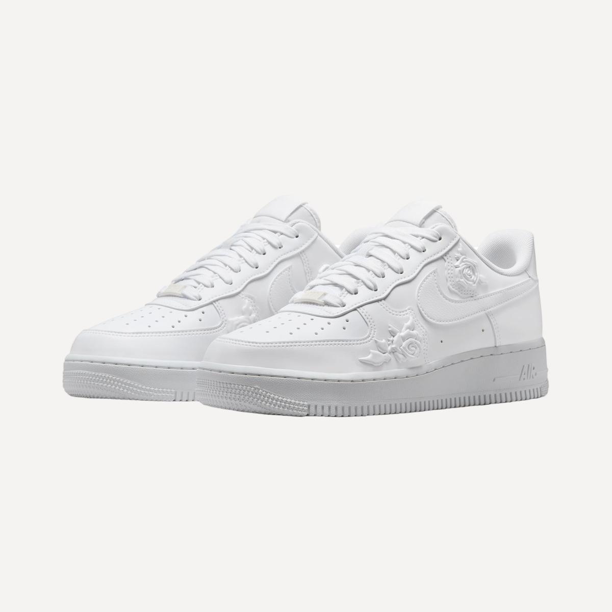 Sapatilhas Casual de Mulher WMNS Air Force 1 '07 Branco-3