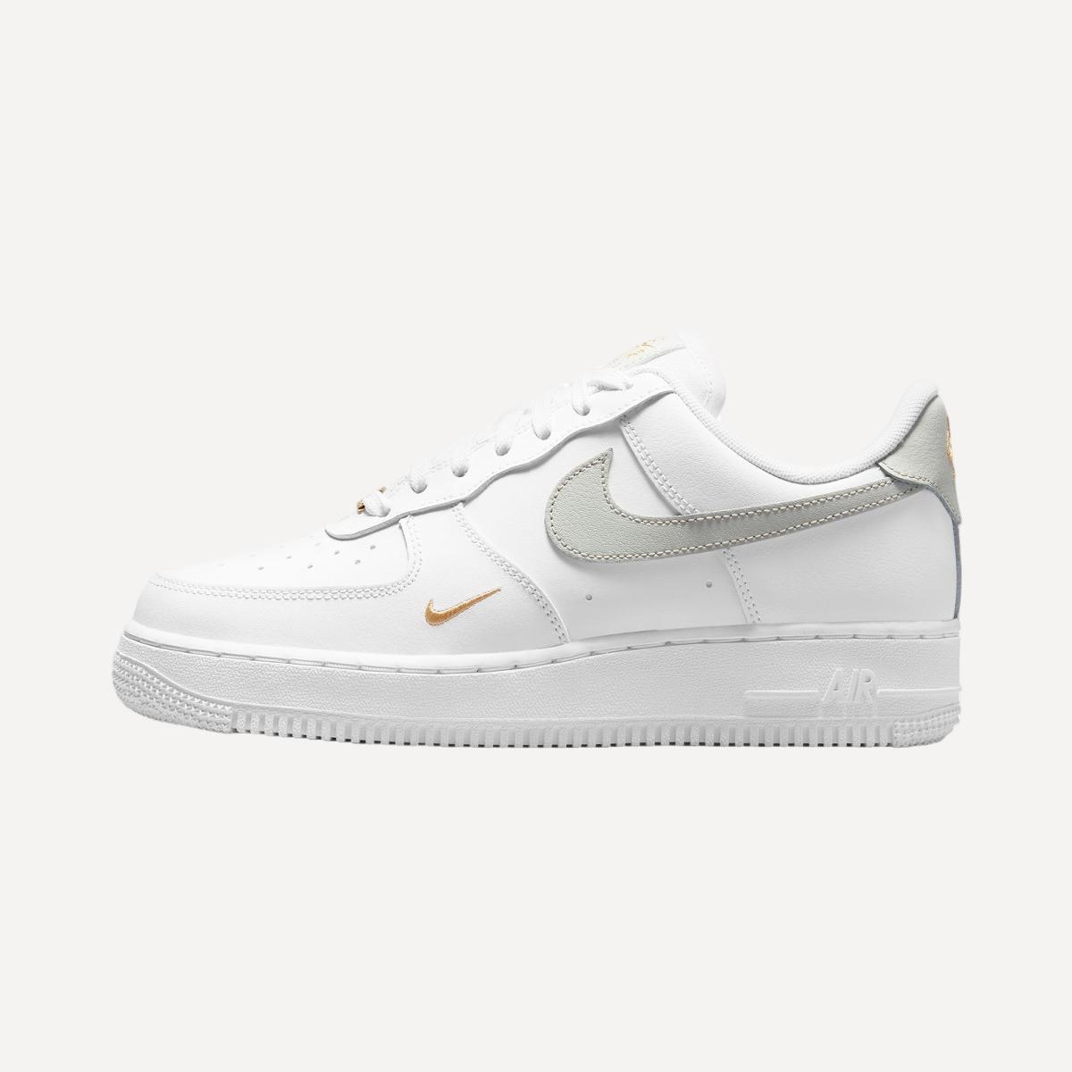 Sapatilhas Casual de Mulher Wmns Air Force 1 '07 ESS Branco-5