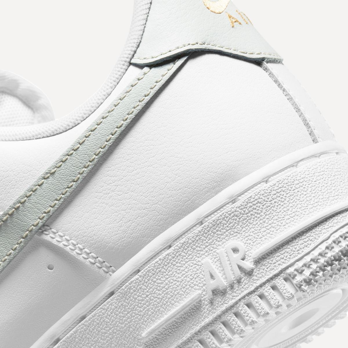 Sapatilhas Casual de Mulher Wmns Air Force 1 '07 ESS Branco-10