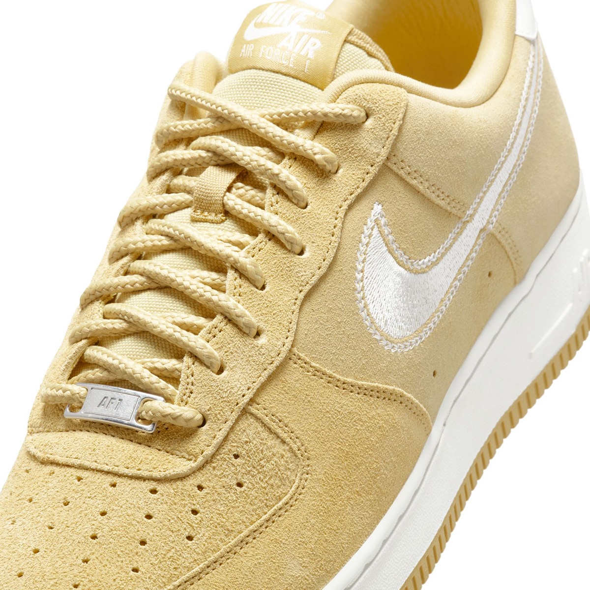 Sapatilhas Casual de Homem Air Force 1 '07 LV8 Amarelo-7