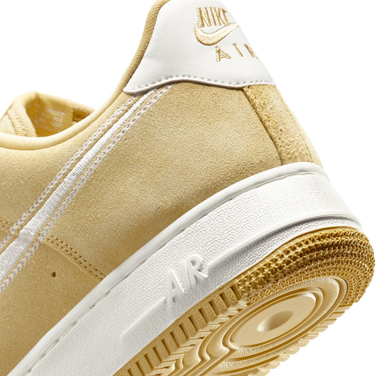 Sapatilhas Casual de Homem Air Force 1 '07 LV8 Amarelo-8