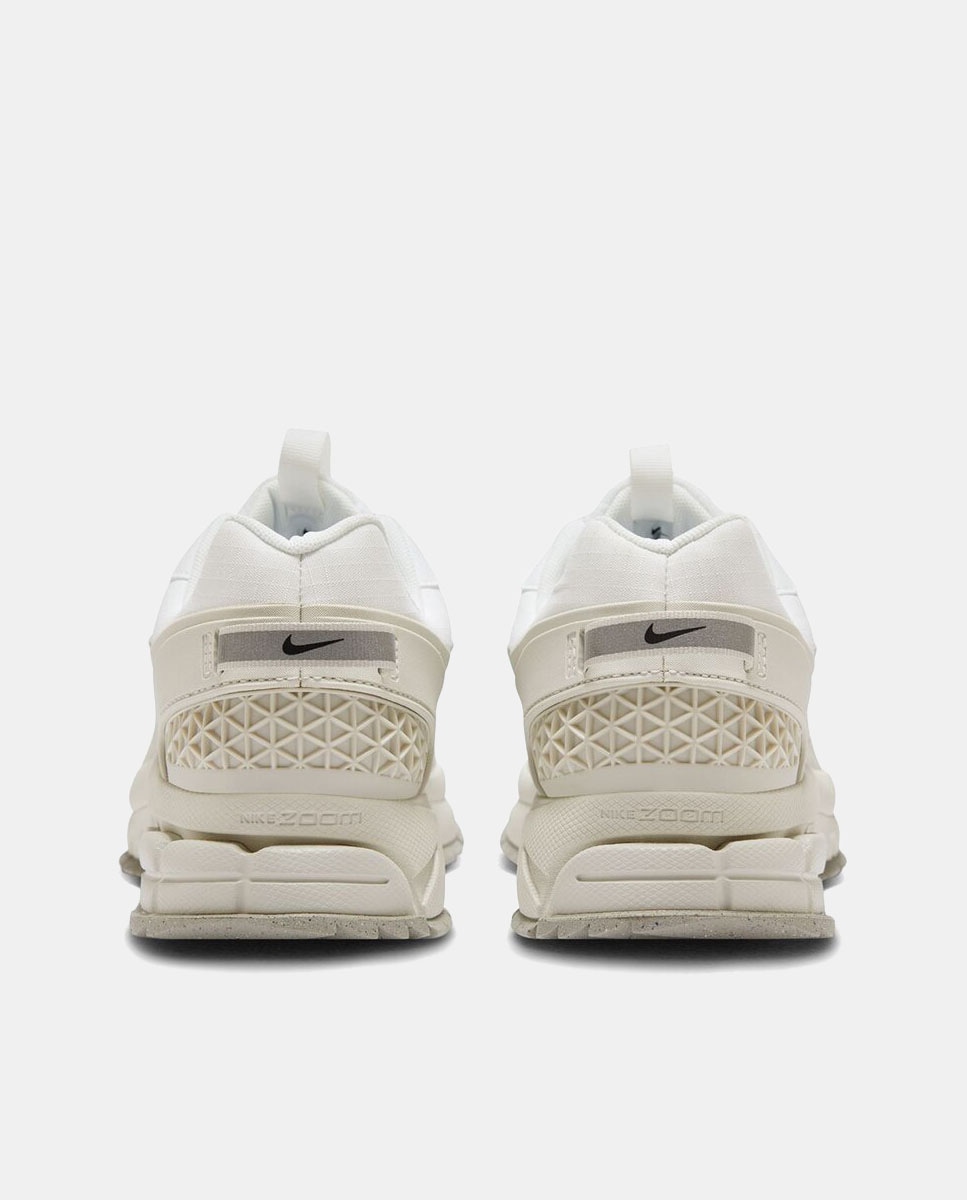 Sapatilhas Zoom Vomero Roam de Homem Branco-5