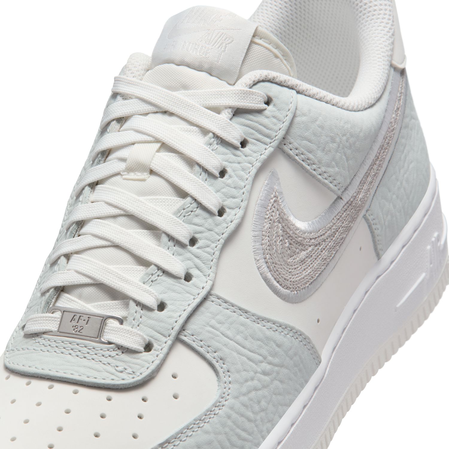 Sapatilhas Casual de Homem Air Force 1 '07 LV8 Branco-10