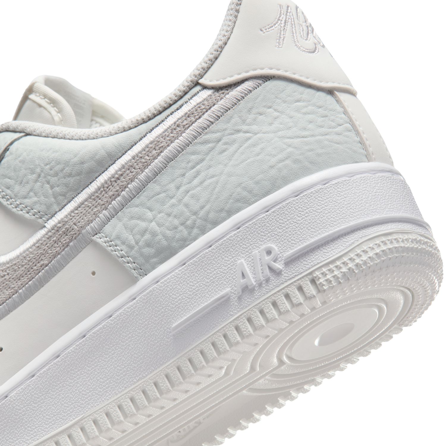 Sapatilhas Casual de Homem Air Force 1 '07 LV8 Branco-11
