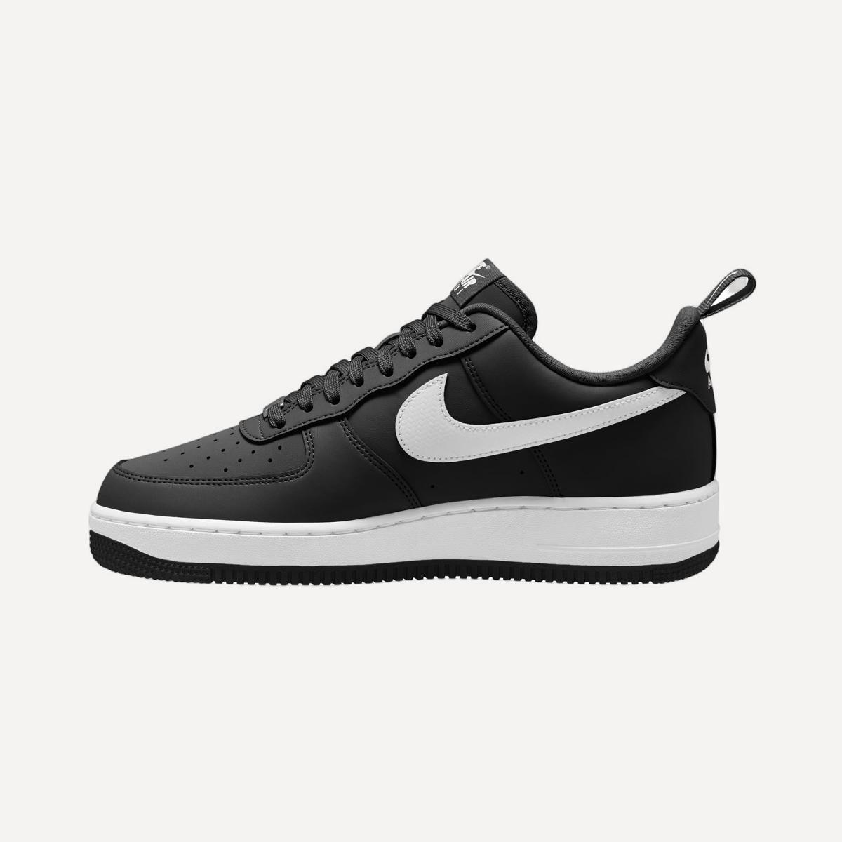 Sapatilhas Casual de Homem Air Force 1 '07 Tech Ess Preto-2