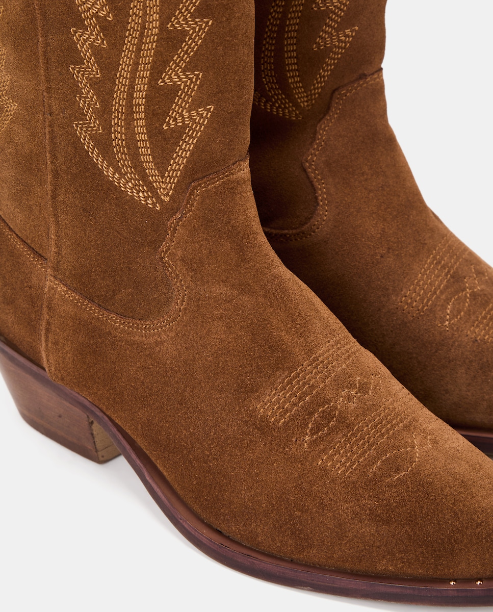 Botas Cowboy em Pele com Detalhe de Tachas Castanho-4