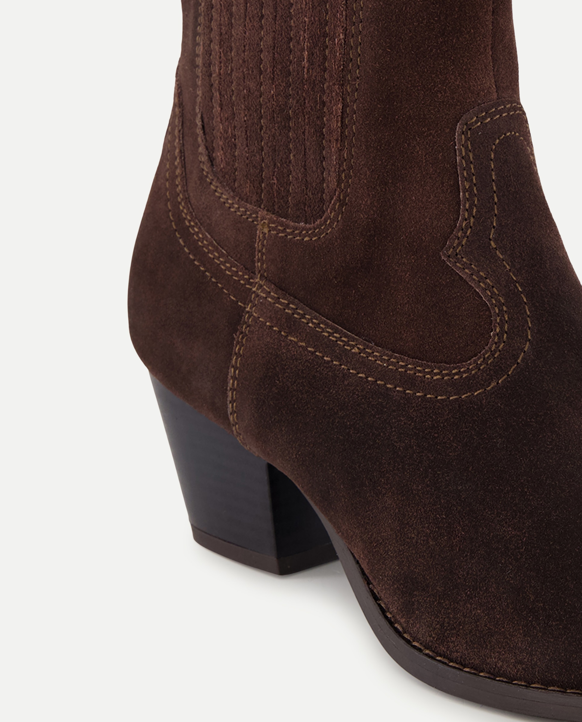 Botins em Croute com Tacão Baixo Chocolate-5