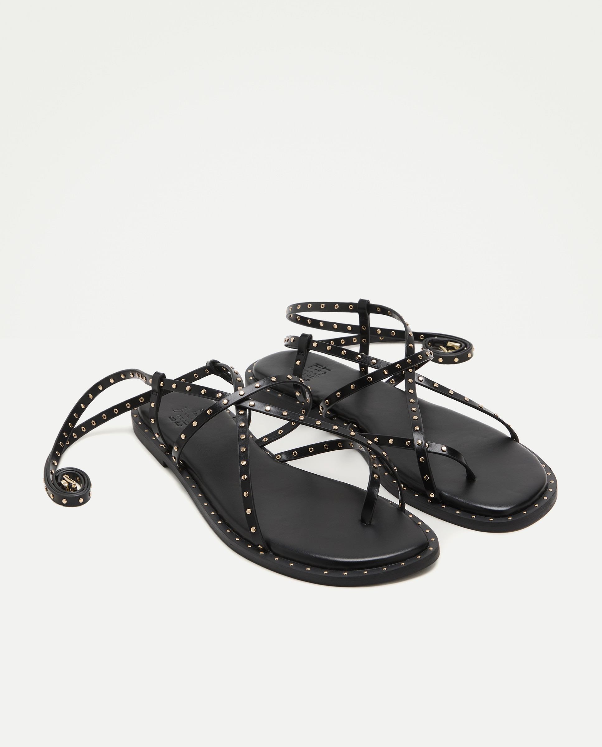 Sandálias com Multitiras e Tachas Preto-2