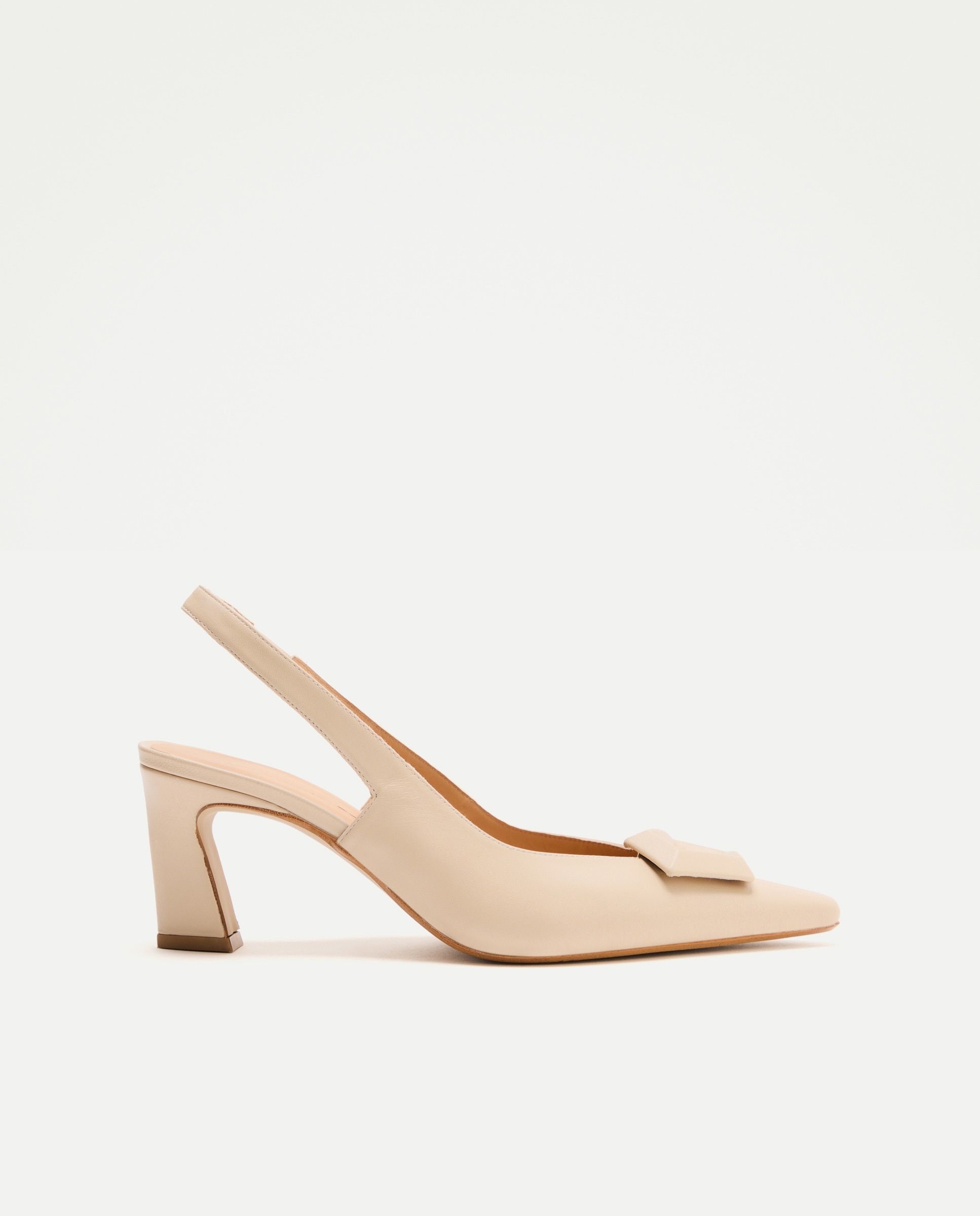 Imagem 0 de Sapatos de Salto Tipo Mules Lisos com Base com Adorno