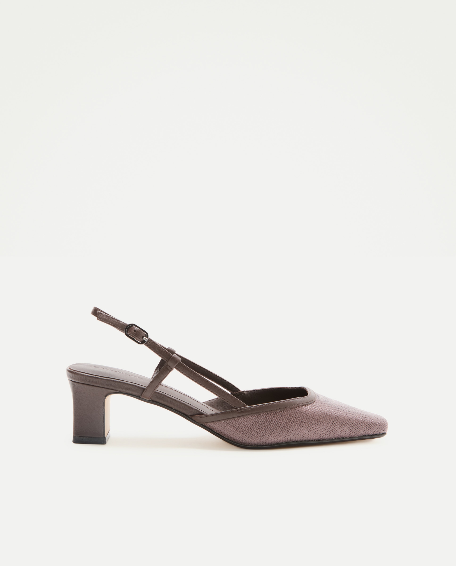 Imagem 0 de Sapatos de Salto Tipo Mules com Vime