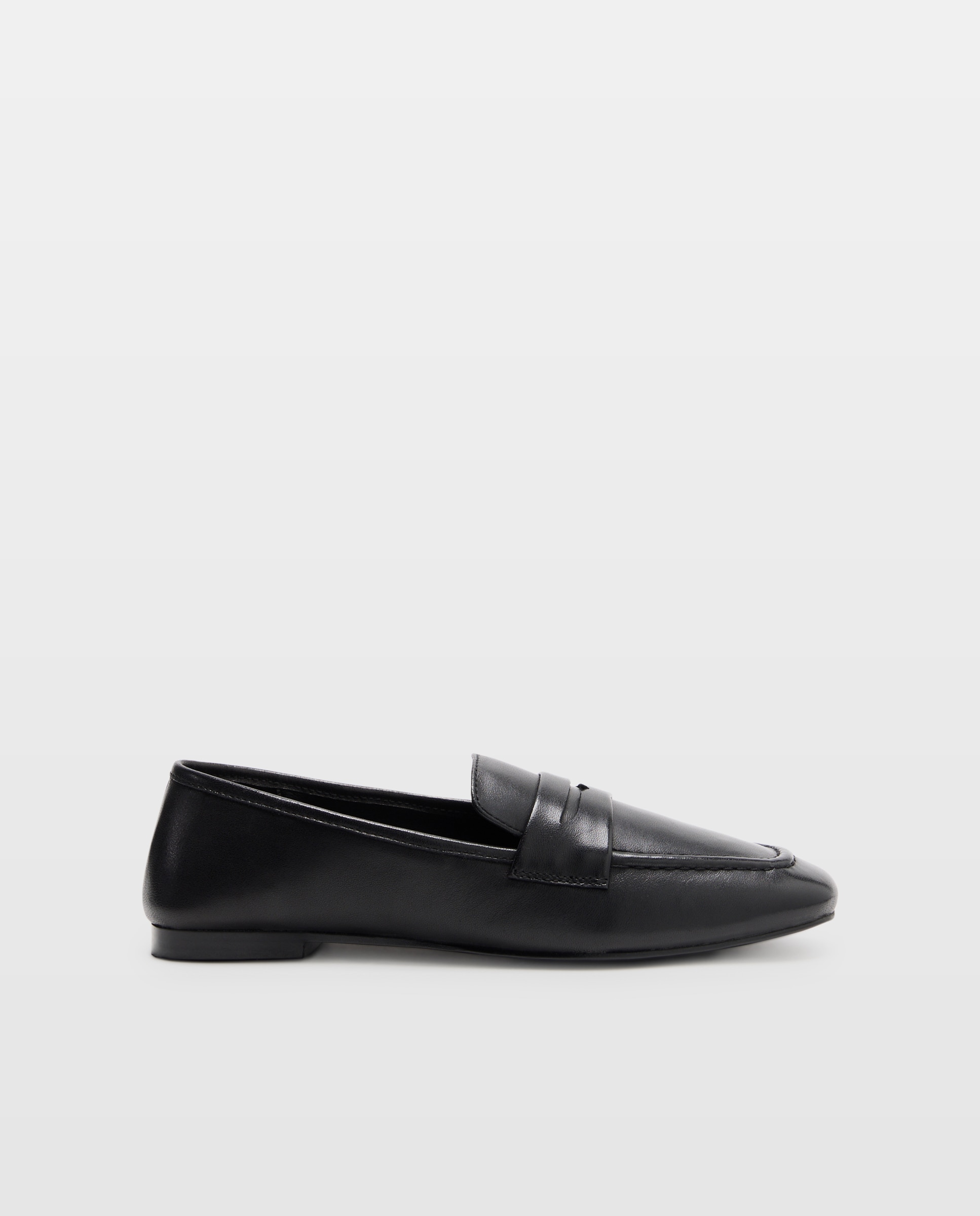 Imagem 0 de Sapatos Rasos Tipo Mocassins