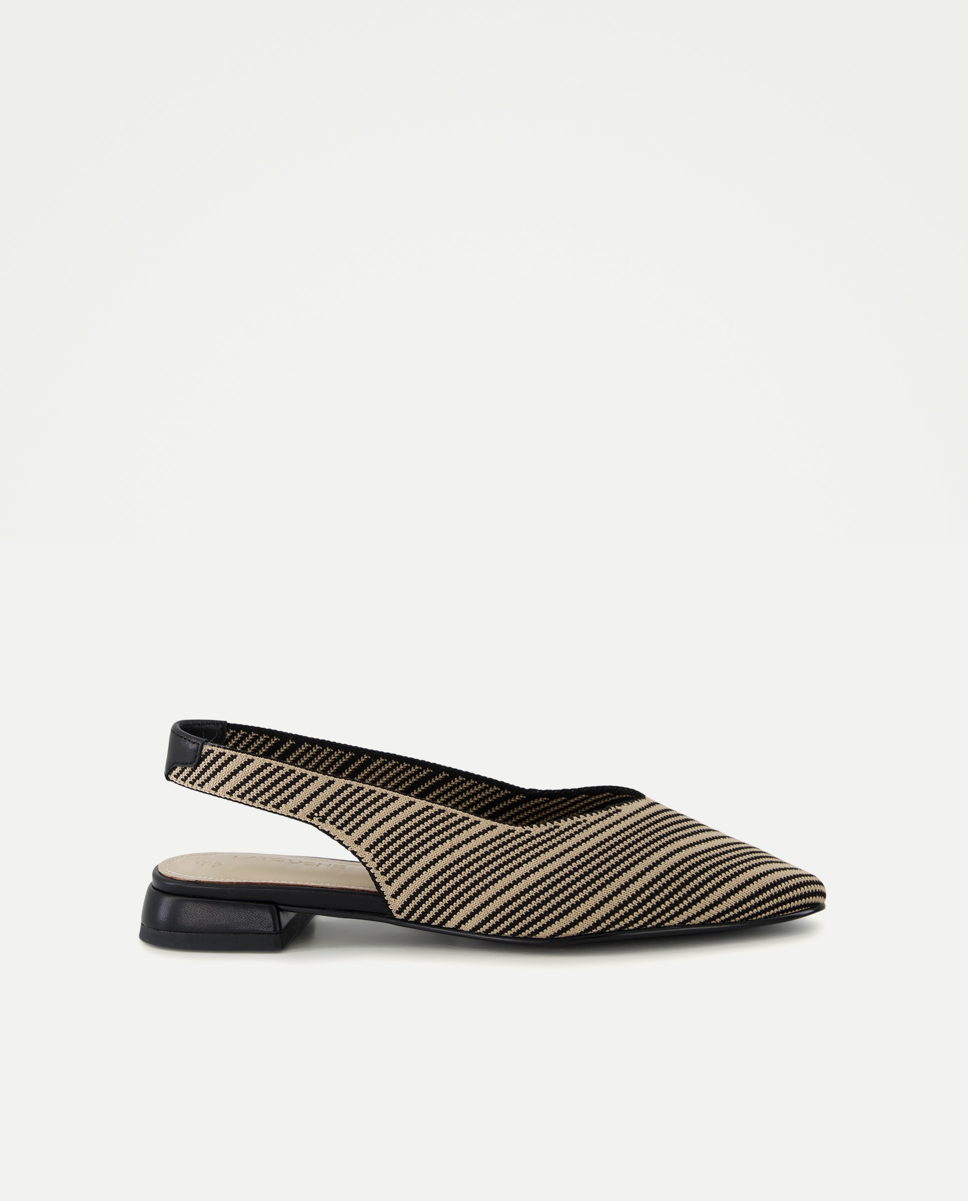 Imagen 0 de Zapatos planos de mujer destalonados Negro