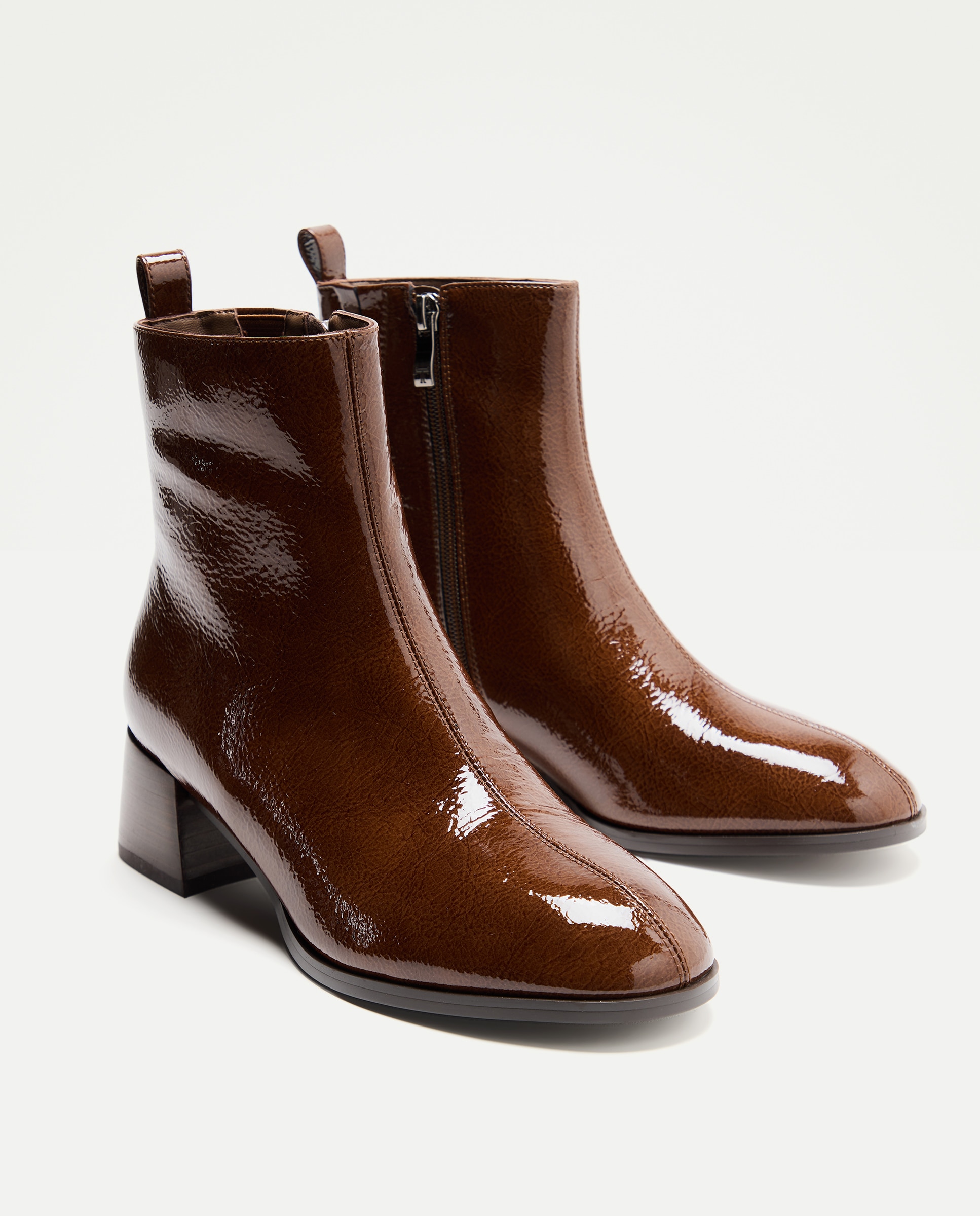 Botins Lisos de Tacão com Verniz Castanho-2