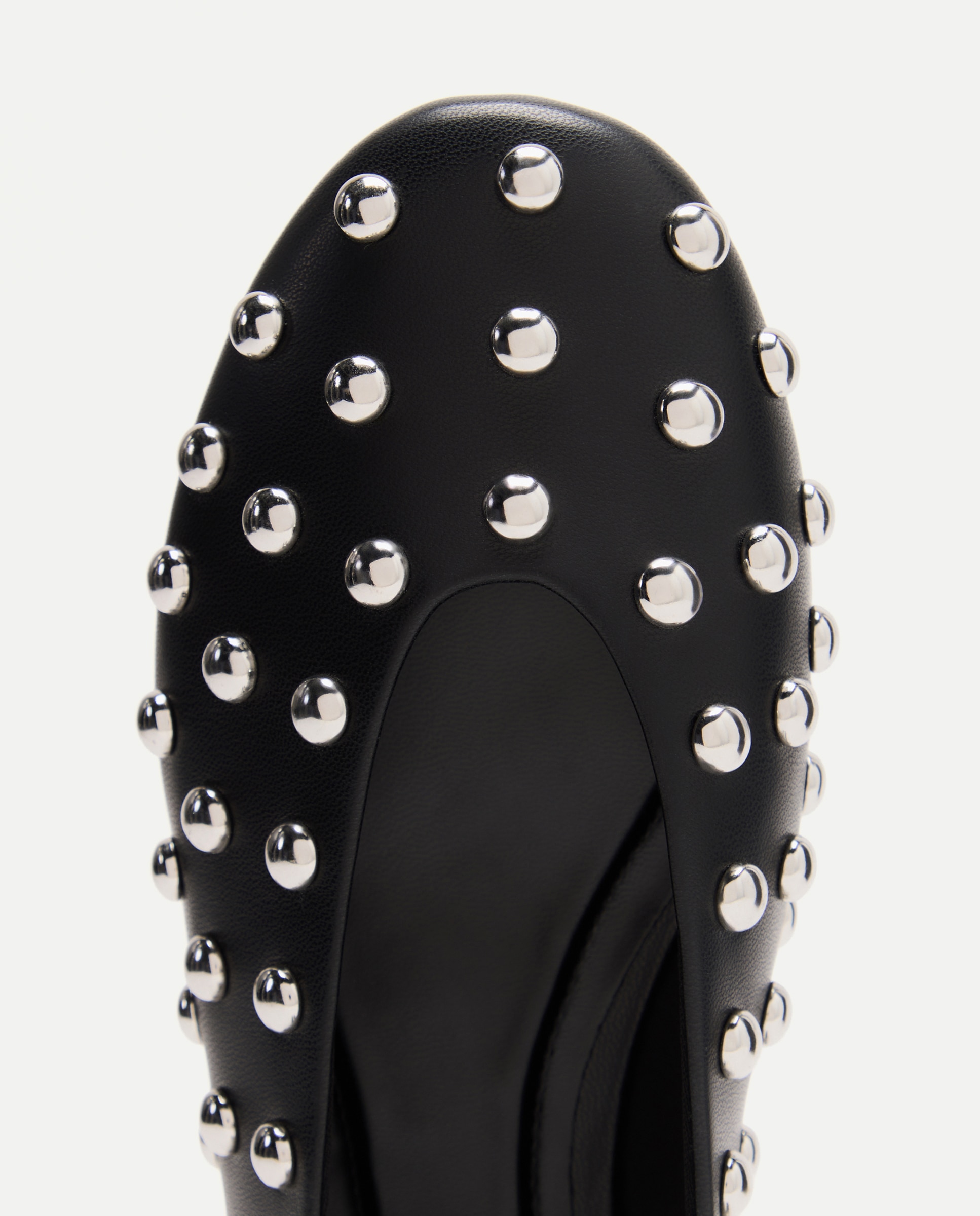 Sapatos Rasos com Adorno de Bolinhas Preto-4