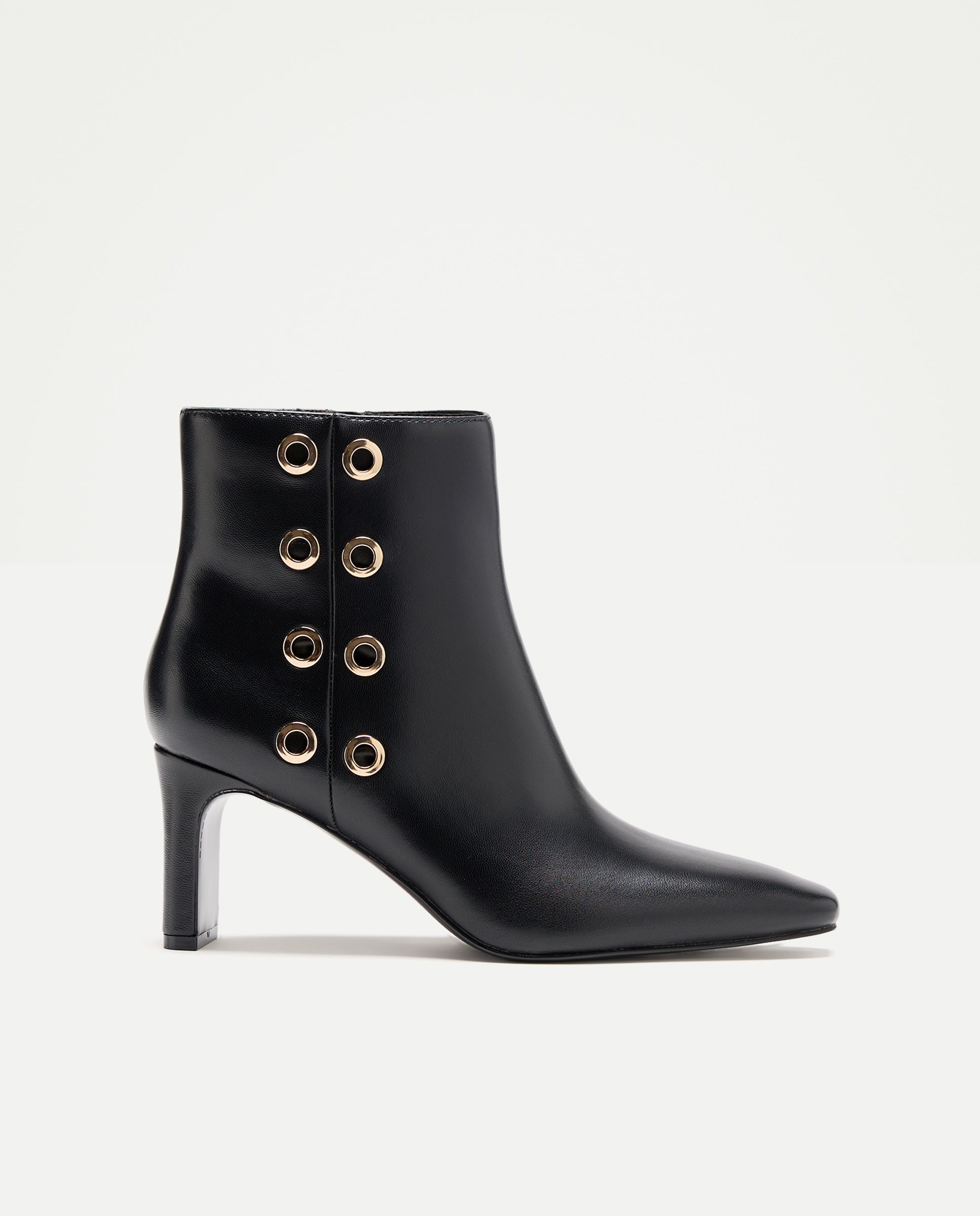 Botins de Tacão com Ilhós Preto-1