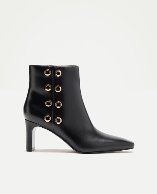 Imagem 0 de Botins de Tacão com Ilhós