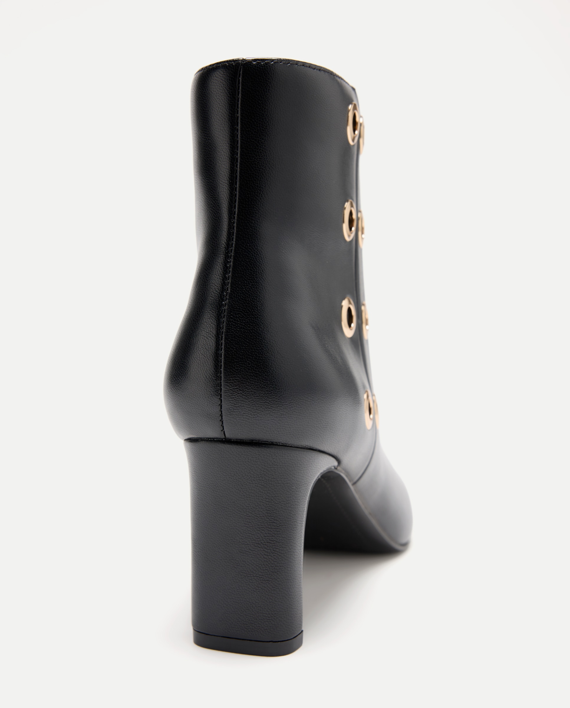 Botins de Tacão com Ilhós Preto-4