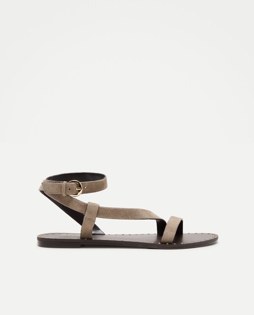 Sandalias planas de mujer con tachas