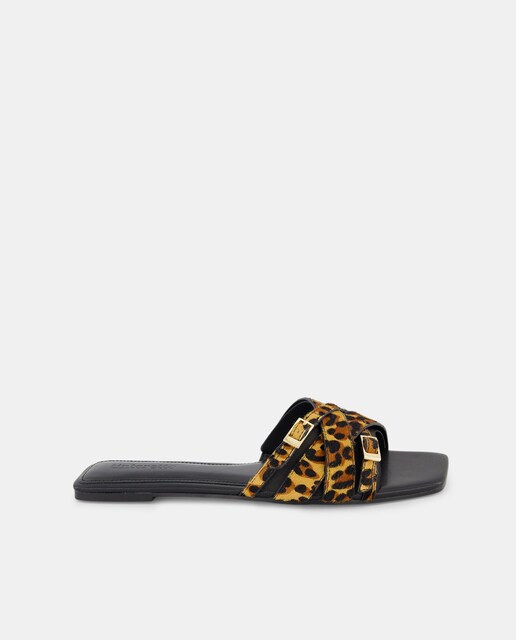 Sandalias planas con tiras cruzadas de leopardo
