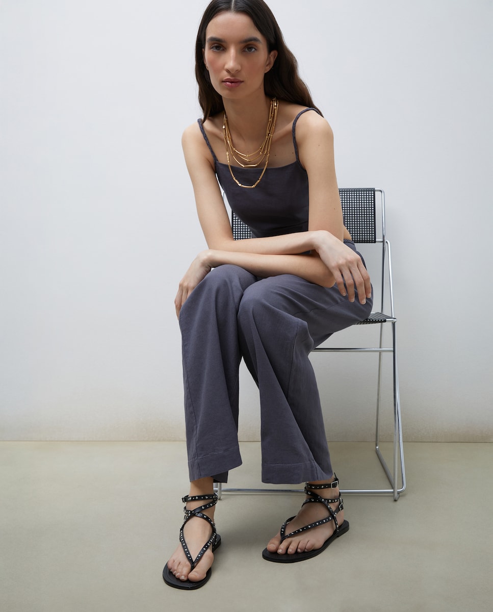 Sandálias Rasas de Dedo Preto-6