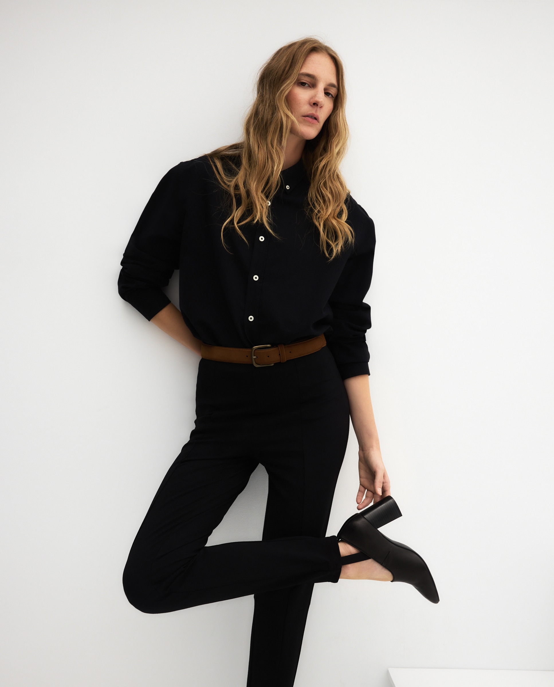 Imagen 6 de Zapato de mujer con tacón hueco subido modern - Latouche - Negro Negro