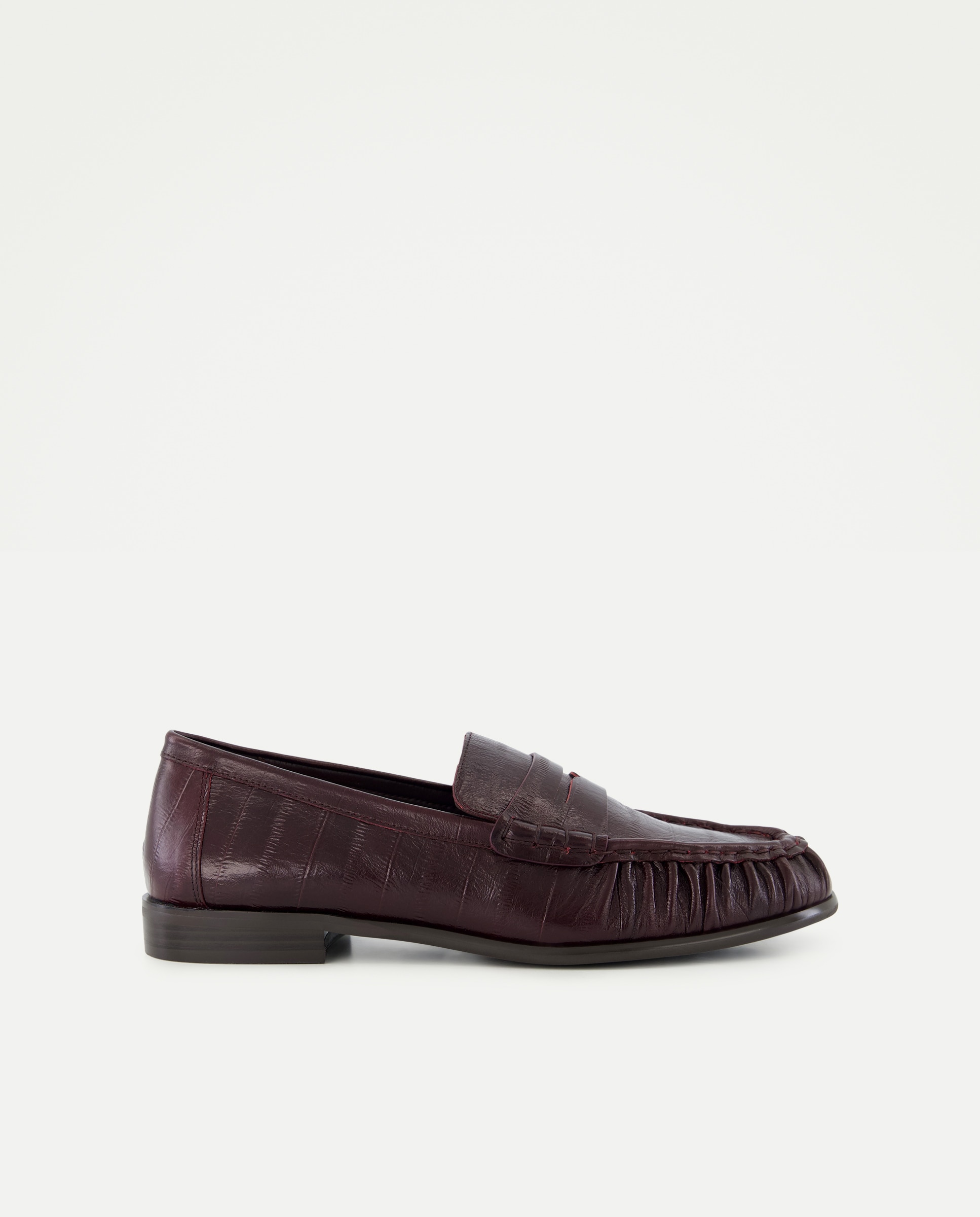 Imagem 0 de Sapatos Rasos Tipo Mocassins com Estampado
